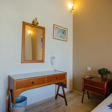 Inn Almira Chora (Ios)